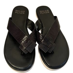 Donald Pliner Lynni Black Patent Leather Thong Sandal Size 8M